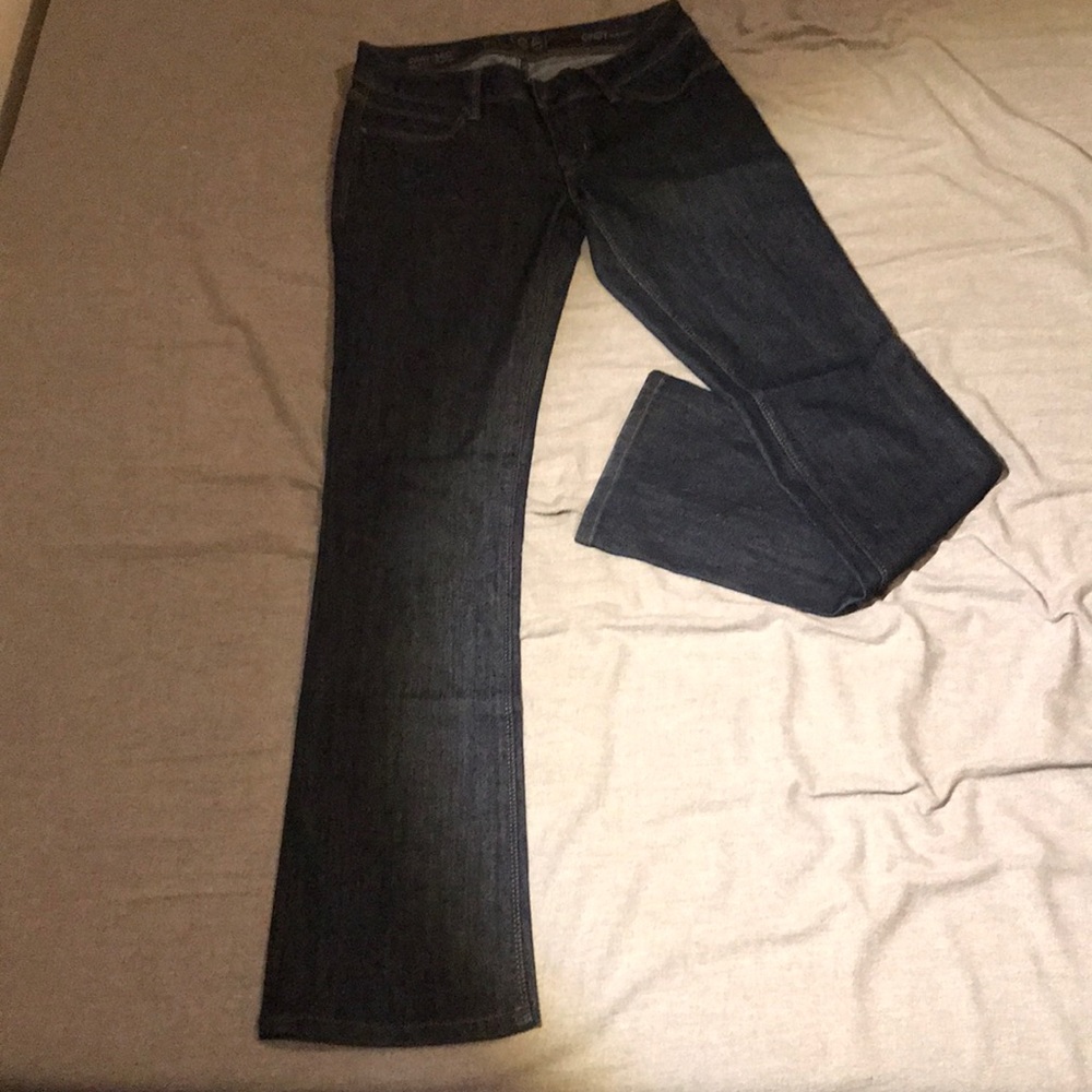 DL 1961 Cindy slim cut boot jeans.  Size 27